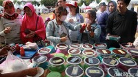 Dodol Betawi diserbu pengunjung.