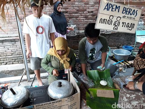 Beragam Jajan Pasar Laris Manis di Pasar Lawas Mataram 