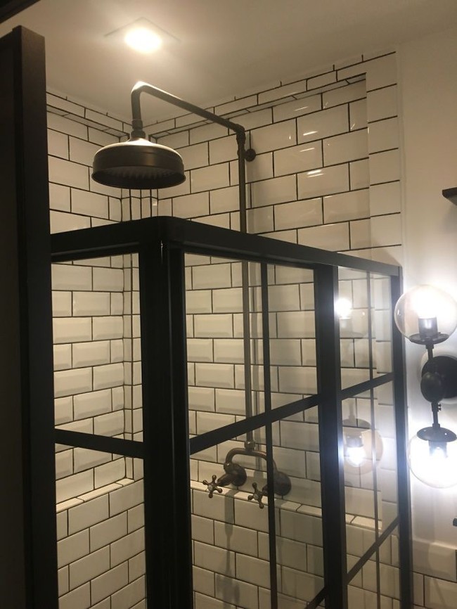 Rumah kontainer milik Will punya semua fasilitas yang dimiliki rumah pada umumnya. Seperti ruang tamu, ruang TV, kamar tidur, kamar mandi juga dapur. Foto: Dok. bionicweapon.wordpress.com