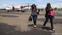 Para penumpang tiba di Bandar Udara Nunukan setelah menempuh perjalanan sekitar 30 menit.