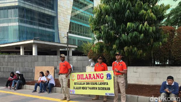 Dijaga Satpol PP, Sekitar Bundaran HI Bebas dari PKL