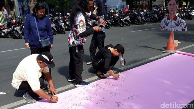 Kampanyekan Gibran, Eks Relawan Jokowi Galang Tanda Tangan