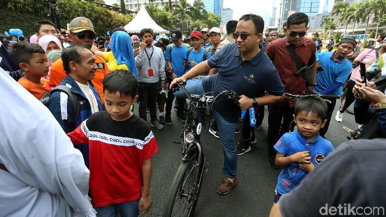 Tentukan Zona PKL Jualan di CFD, Anies: Ini Bukan Penertiban, tapi Penataan Tentukan Zona PKL Jualan di CFD, Anies: Ini Bukan Penertiban, tapi Penataan