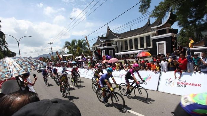 Tour de Singkarak etape kedua sudah dimulai (dok.Tour de Singkarak 2019) Tour de Singkarak etape kedua sudah dimulai (dok.Tour de Singkarak 2019)