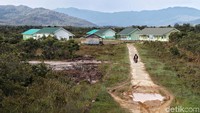 Tempat tinggal suku Dayak Lundayeh ini berbatasan langsung dengan Malaysia tepatnya di Desa Long Midang.
