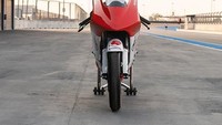 Secara dimensi NSF250R memiliki ukuran panjang 1.809 mm, lebar 560 mm, tinggi 1,307 mm, dan ground clearance 107 mm, serta tinggi jok standar 729 mm. Foto: Asia Talent Cup
