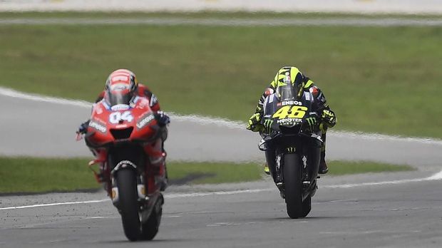 Andrea Dovizioso memenangkan duel melawan Valentino Rossi di MotoGP Malaysia. (