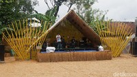 Pembuatan festival ini untuk memanfaatkan jerami hasil panen. Jerami ini diambil dari petani padi di Desa Jenggawur. (Uje Hartono/detikcom)