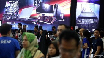 Banyak pabrikan laptop memberikan diskon. Foto: Rengga Sancaya