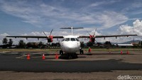Sebuah pesawat menunggu jadwal keberangkatan di Bandara Udara Internasional Juwata Tarakan.