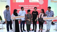 Citibank mengajak anak-anak muda Indonesia untuk berwirausaha dan menjawab persoalan sosial ekonomi masyarakat dalam acara Festival Filantrop Muda 2019 bersama dengan Heni Sri Sundani Founder Anak Petani Cerdas, Khafidz Nasrullah CEO Nares Essential Oil. Foto: dok. Citi Indonesia
