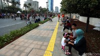 Warga nampak leluasa melakukan aktivitasnya seperti berjalan, berlari, dan bersepeda.