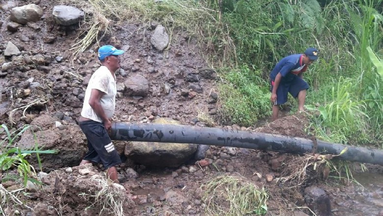 Sumber PDAM Trenggalek Longsor, Pasokan Air ke Ribuan Pelanggan Macet Sumber PDAM Trenggalek Longsor, Pasokan Air ke Ribuan Pelanggan Macet