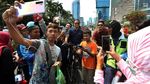 Gaya Anies Naik Sepeda di CFD