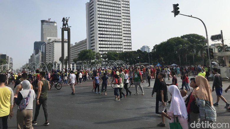 Dijaga Satpol PP, Sekitar Bundaran HI Bebas dari PKL Dijaga Satpol PP, Sekitar Bundaran HI Bebas dari PKL