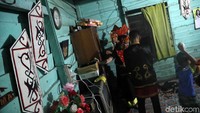 Sanggar ini menampilkan tarian khas Suku Dayak Tidung.