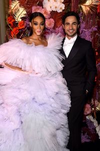 Ketatnya Persaingan Bisnis, Desainer Langganan Artis Zac Posen Gulung Tikar