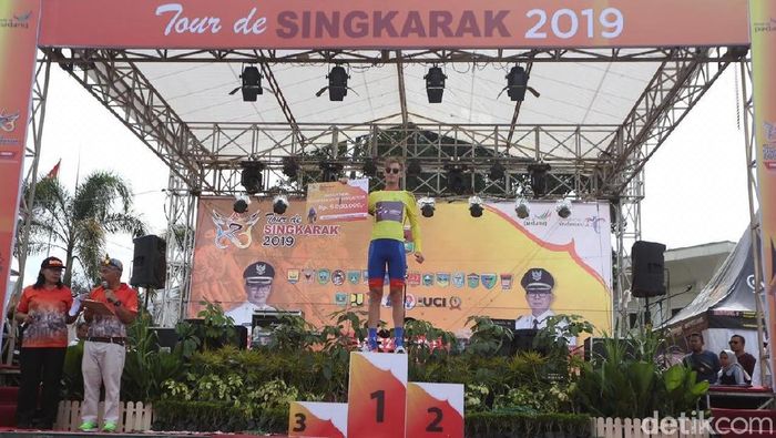 Jesse Ewart meraih kemenangan di etape kedua Tour de Singkarak 2019 (Jeka Kampai/detikSport) Jesse Ewart meraih kemenangan di etape kedua Tour de Singkarak 2019 (Jeka Kampai/detikSport)