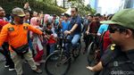 Gaya Anies Naik Sepeda di CFD