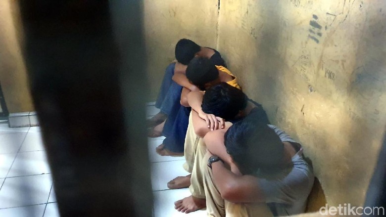 4 Pelaku Tawuran Penyebab Siswa SMK Tewas di Sukabumi Ditangkap 4 Pelaku Tawuran Penyebab Siswa SMK Tewas di Sukabumi Ditangkap