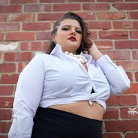 Lacey kini menjadi selebgram, blogger dan aktifis yang menyuarakan body positivity. Dia ingin menyuarakan pentingnya mencintai diri sendiri kepada wanita-wanita di luar sana yang terlalu terpaku dengan stigma bahwa menjadi kurus adalah cantik.  Foto: Instagram