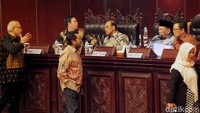Terkait dengan pemekaran wilayah Papua tersebut, anggota DPD RI Fadel Muhammad menilai pemekaran wilayah Papua penting untuk dilakukan. Menurutnya pemekaran tersebut berdampak pada peningkatan pelayanan masyrakat.