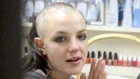 Pada tahun 2007, Britney menggunduli kepalanya itu demi membuat kesal sang ibu. Dok. Ist