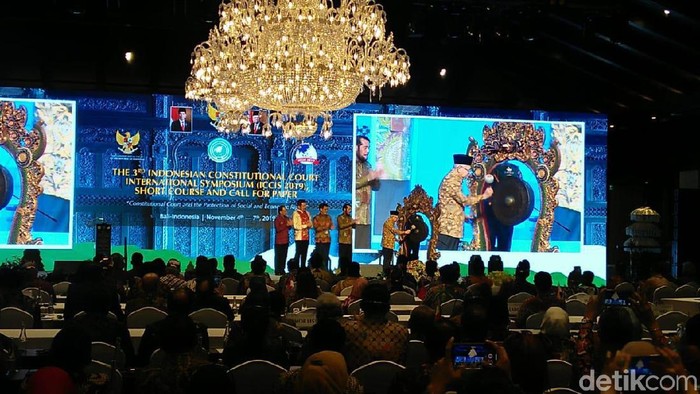 Wapres Maruf Amin Buka Simposium Internasional MK di Bali