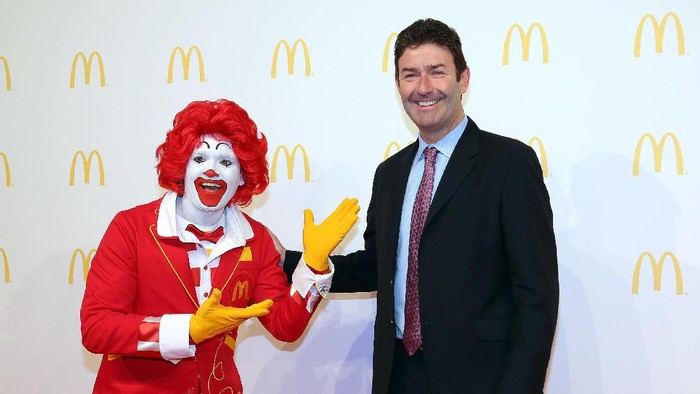 967229268 CHICAGO, IL - JUNE 04: McDonalds CEO Stephen Easterbrook unveils the companys new corporate headquarters during a grand opening ceremony on June 4, 2018 in Chicago, Illinois. The company headquarters is returning to the city, which it left in 1971, from suburban Oak Brook. Approximately 2,000 people will work from the building. (Photo by Scott Olson/Getty Images)