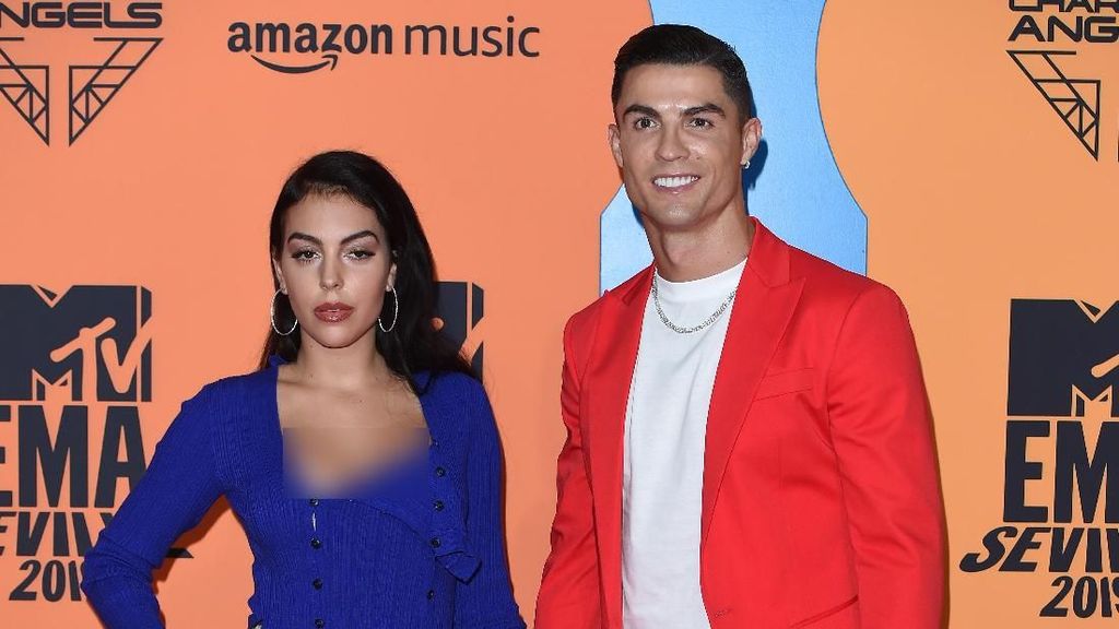 Dapat Rp 542 Juta Sekali Posting, Pendapatan Pacar Ronaldo Kalahkan Istri Messi Dapat Rp 542 Juta Sekali Posting, Pendapatan Pacar Ronaldo Kalahkan Istri Messi