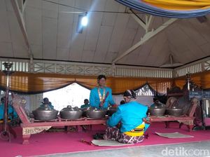 Dua Gamelan Sekaten Keraton Yogyakarta Mulai Ditabuh