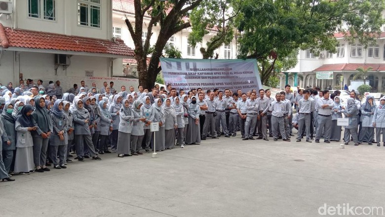 Ratusan Pegawai RSUD Al-Ihsan Demo Tuntut Transparansi Pemprov Jabar Ratusan Pegawai RSUD Al-Ihsan Demo Tuntut Transparansi Pemprov Jabar