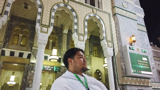 Ivan Gunawan pergi ke tanah suci untuk melaksanakan ibadah umrah pada Oktober kemarin. Ini merupakan kali kedua Ivan menunaikan umrah. Foto: Muhammad Abduh/Detikcom, Dok. Instagram