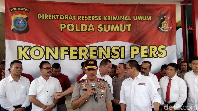 Perampok Truk Kontainer Isi Minyak Goreng-Susu di Sumut Ditangkap Perampok Truk Kontainer Isi Minyak Goreng-Susu di Sumut Ditangkap