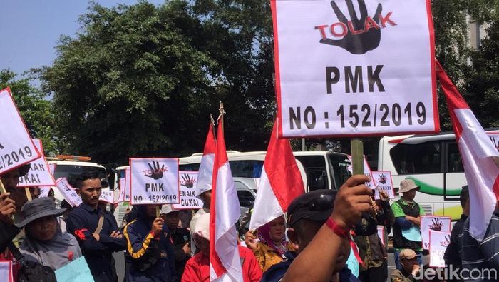Foto: Demo Petani Tembakau di Depan Kementerian Keuangan, (Vadhia Lidyana/detikFinance) Foto: Demo Petani Tembakau di Depan Kementerian Keuangan, (Vadhia Lidyana/detikFinance)
