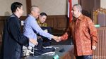 Suasana Haru Warnai Vonis Bebas Sofyan Basir