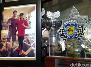 Melihat Koleksi Piala Almarhum Afridza Munandar