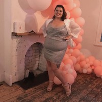 Di usia 25, Lacey bahkan mengalami gangguan makan bulimia. Sampai akhirnya dia mencapai ukuran baju M, M, namun ada kesengsaran yang dialaminya. Lacey dua kali pingsang di kantor. Aku seperti membunuh diriku sendiri, ucapnya.  Foto: Instagram