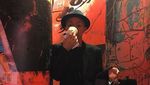Sukses Manggung di Jakarta, Ini Gaya Keren Zion.T Saat Ngopi