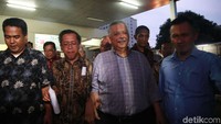 Mantan Dirut PLN Sofyan Basir meninggalkan rutan KPK usai divonis bebas dalam kasus dugaan suap proyek PLTU Riau-1.
