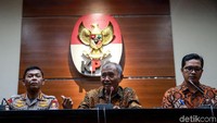 Dalam pertemuan tersebut Kapolri dan KPK juga membahas sinergi pencegahan dan pemberantasan korupsi.