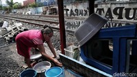 Pemerintah Kota Jakarta Utara berencana menata pemukiman Kampung Walang, Pademangan, Jakarta Utara, untuk dijadikan saluran air berupa sodetan di kawasan yang terletak di kolong tol itu.