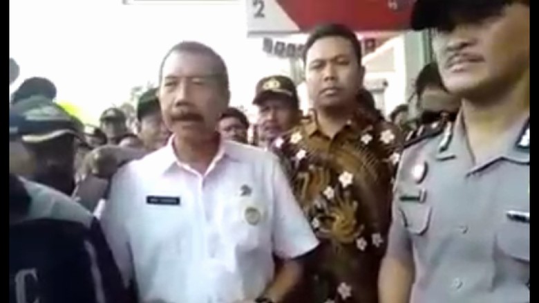 Viral Video Minimarket di Bekasi Dipaksa Kerja Sama Parkir dengan Ormas Viral Video Minimarket di Bekasi Dipaksa Kerja Sama Parkir dengan Ormas