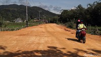Dengan beroperasinya jalan tersebut diharapkan dapat membantu aktivitas warga dan juga mendorong aktivitas perekenomian warga di perbatasan Indonesia tersebut.