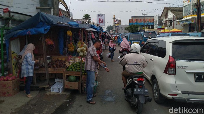 Satpol Pp Bogor Ngaku Kesulitan Tertibkan Pedagang Di Pasar Citeureup Bogor