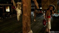 Selain menyimpan beragam produk budaya, rumah adat ini juga menjadi sekolah budaya suku Dayak Lundayeh.