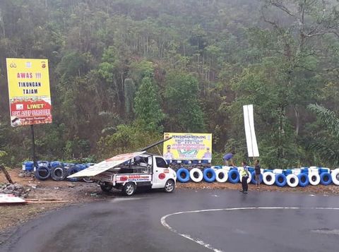 Tanjakan Panganten Garut diberi pengaman.