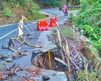 Jalan rusak di Lombok Utara