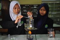 Siswa di Kudus Bikin Pembungkus Makanan yang Bisa Dimakan
