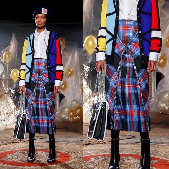 Ikram Abdi Omar merupakan model yang lahir di Swedia namun dibesarkan di Inggris. Sosoknya menarik atensi sejak tampil perdana sebagai model dalam fashion show desainer Inggris, Molly goddard. Dia memeragakan koleksi autum/winter 2018. Foto: instagram @ikramabdi